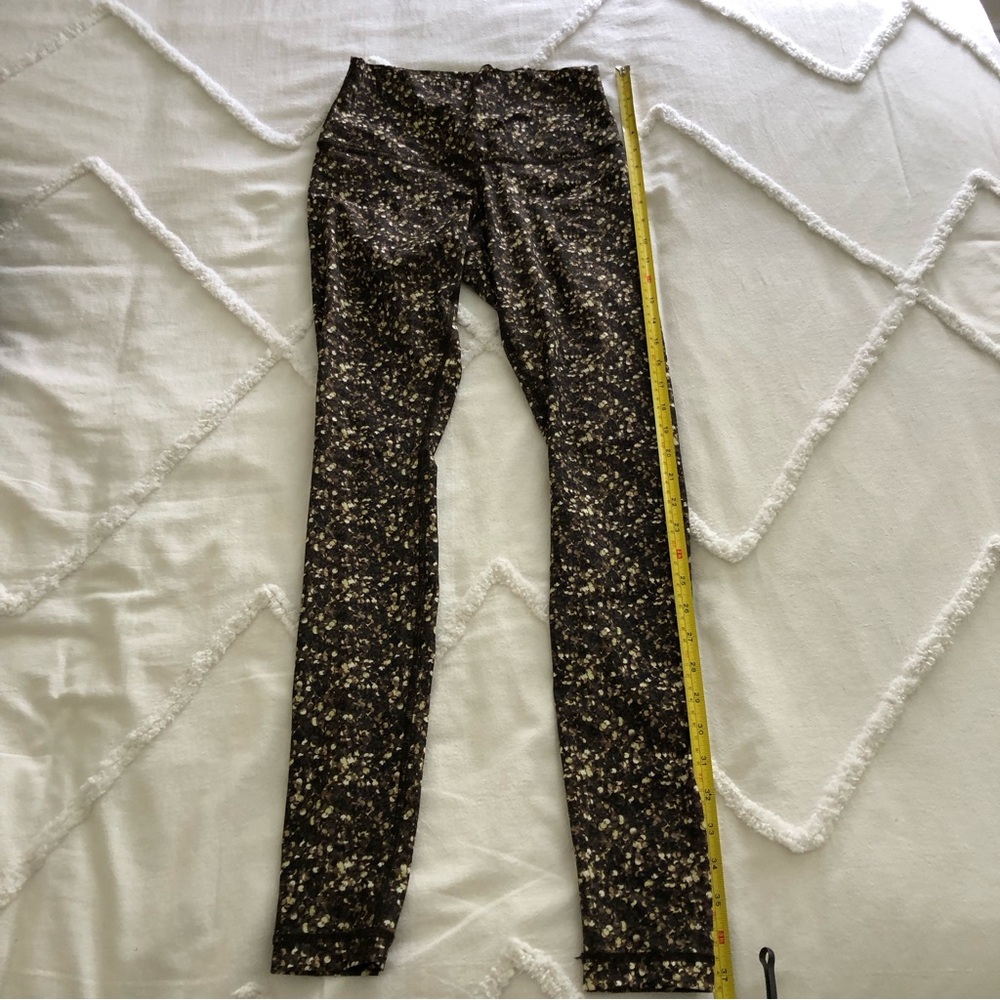 Lululemon size 4 yoga pant